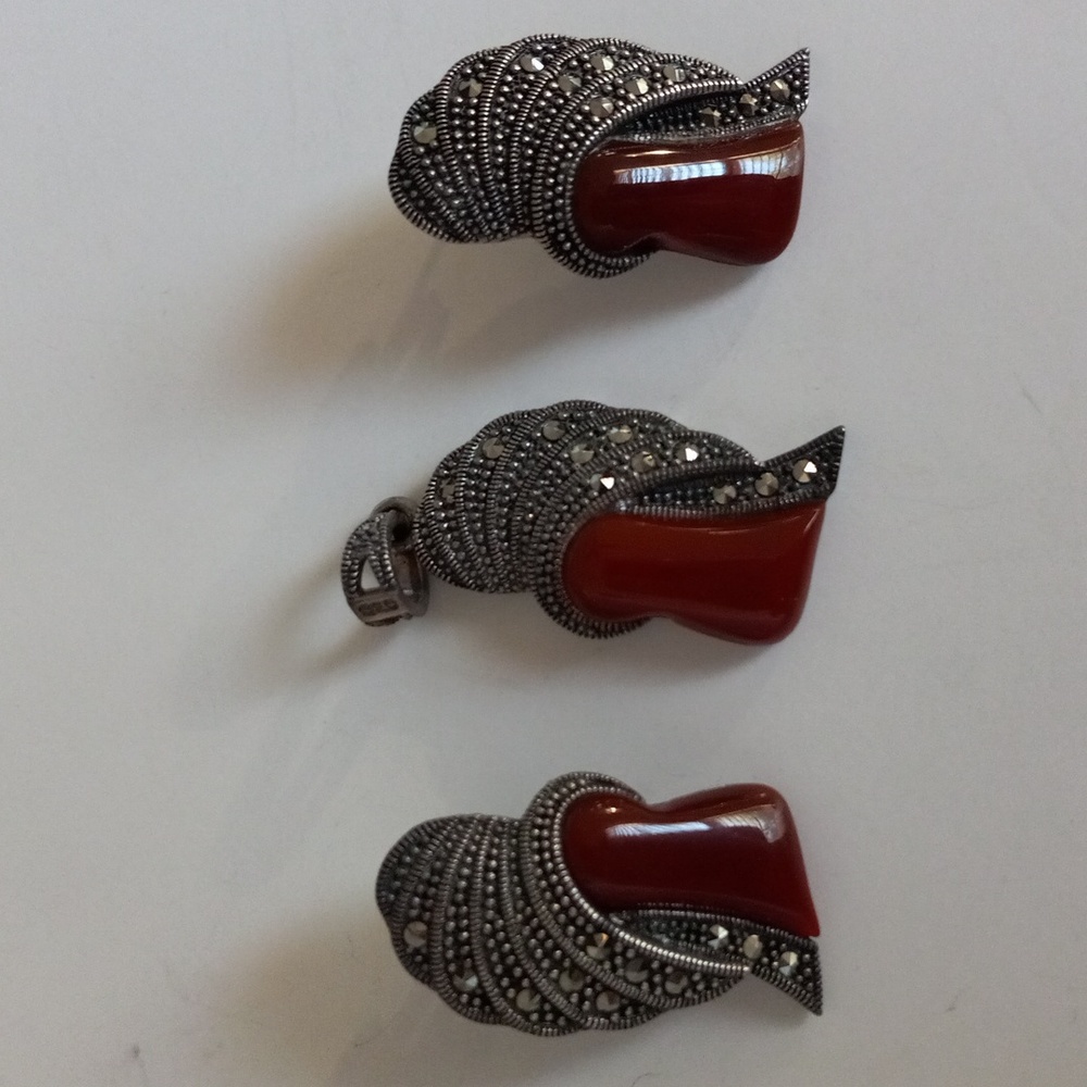 Red Agate & Marcasite 925 Earring& Pendant Set.